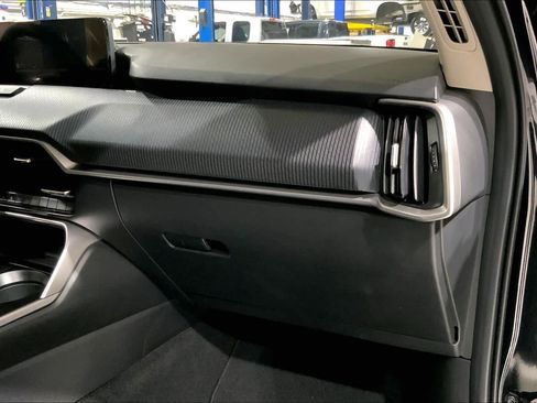 Used 2024 MAZDA CX-90 3.3 Turbo w/ Select Package image 18