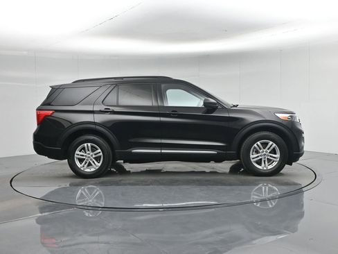 Used 2024 Ford Explorer XLT w/ Equipment Group 202A image 27