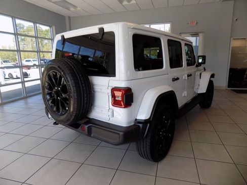 Certified 2025 Jeep Wrangler Unlimited Sahara AWD/4WD image 7
