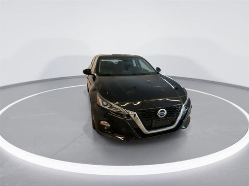 Used 2020 Nissan Altima 2.5 SV image 1