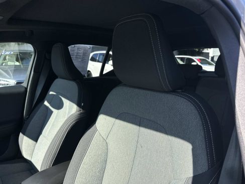 Certified 2025 Volvo XC40 B5 Core image 19