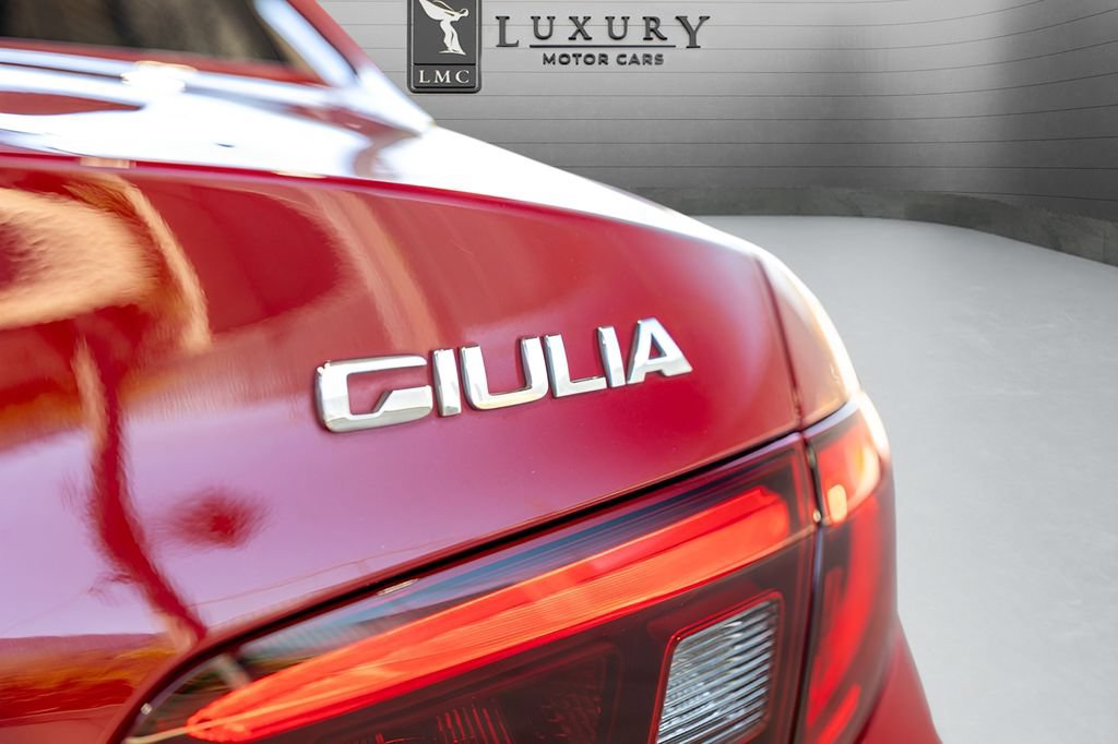Used 2022 Alfa Romeo Giulia Veloce RWD image 16