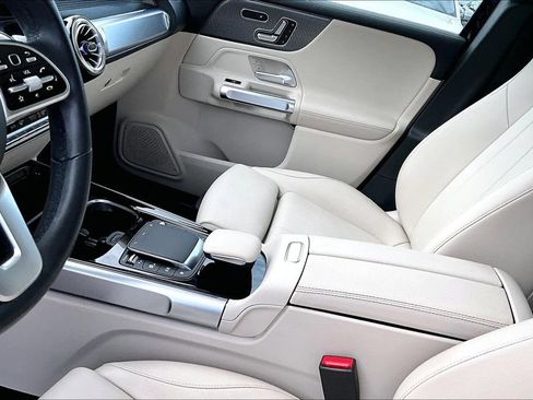 Used 2022 Mercedes-Benz GLB 250 image 23
