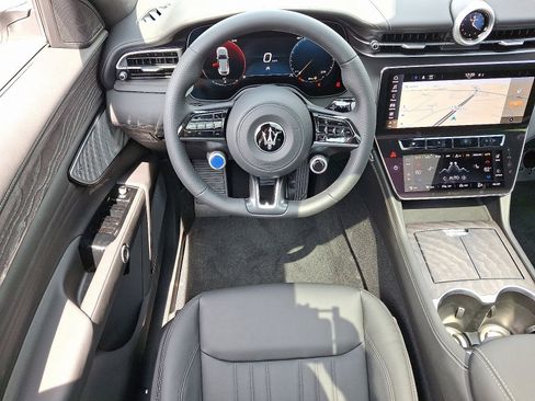 New 2025 Maserati Grecale GT image 7