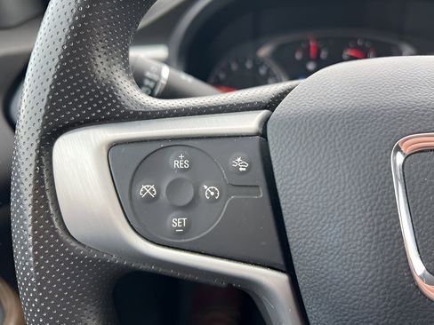 Used 2023 GMC Acadia SLE w/ Driver Convenience Package image 20