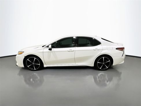 Used 2019 Toyota Camry XSE image 4