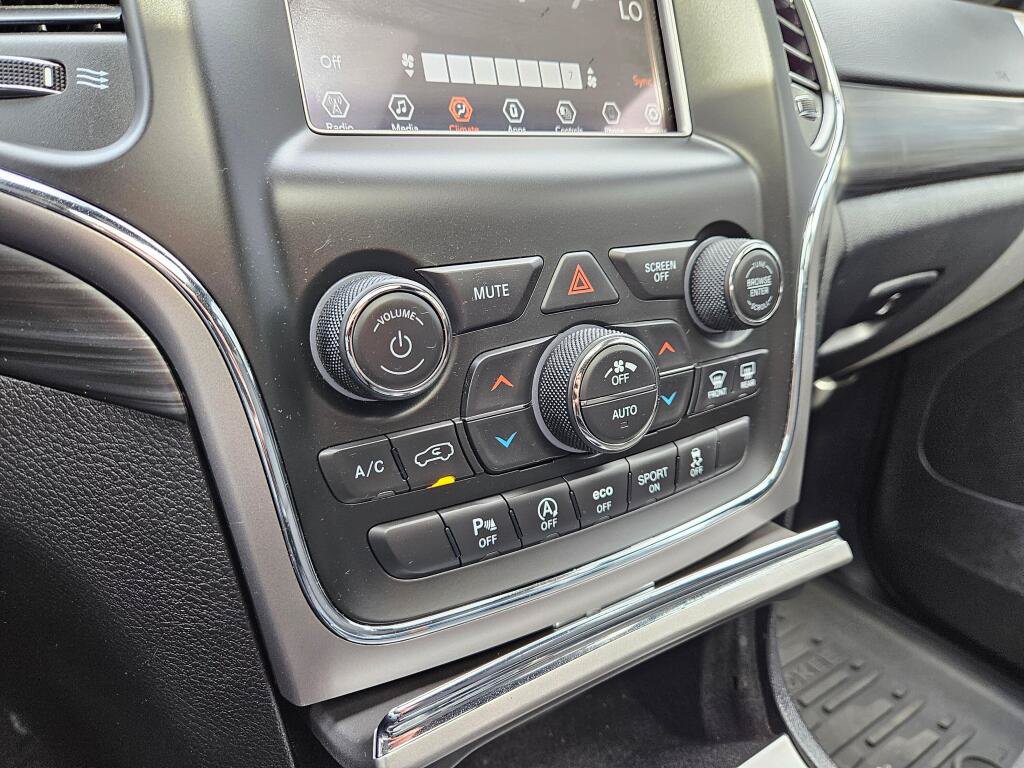 Used 2021 Jeep Grand Cherokee Laredo AWD/4WD image 25