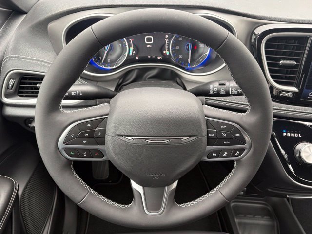 New 2027 Chrysler Pacifica Select AWD/4WD image 23
