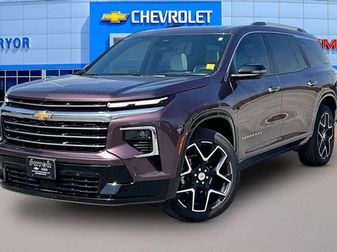 Used 2025 Chevrolet Traverse High Country image 3