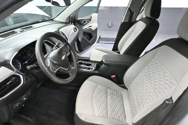 Used 2020 Chevrolet Equinox LS w/ LS Convenience Package AWD/4WD image 16