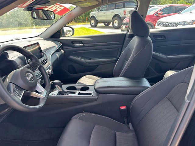 Used 2025 Nissan Altima 2.5 SV FWD image 31