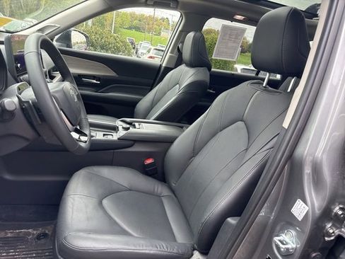 Used 2025 Toyota Grand Highlander AWD image 26