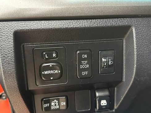 Used 2017 Toyota Tundra SR5 w/ SR5 Upgrade Package AWD/4WD image 13