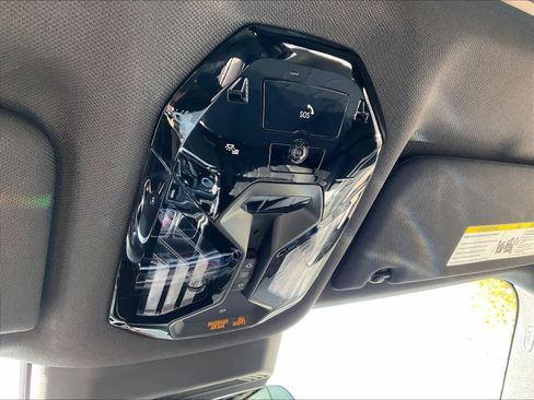 Used 2025 BMW 750e xDrive image 35