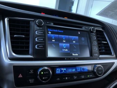 Used 2019 Toyota Highlander XLE AWD/4WD image 31