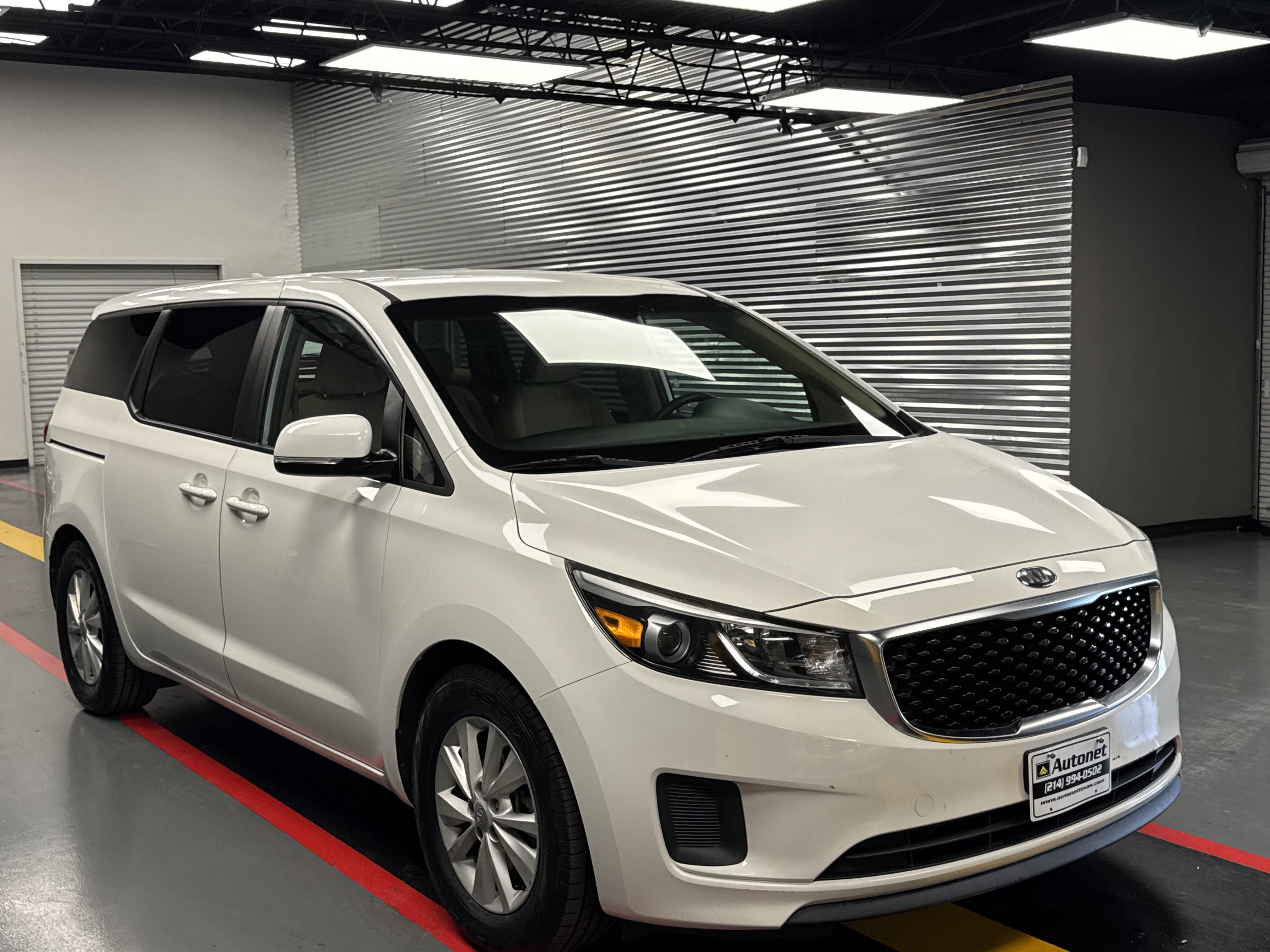 Used 2017 Kia Sedona LX FWD image 5