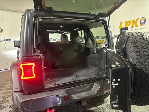 Used 2024 Jeep Wrangler Unlimited Rubicon w/ Convenience Group AWD/4WD image 17