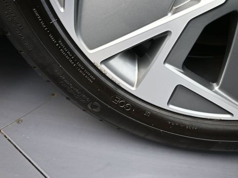 Used 2024 Genesis GV60 RWD image 18