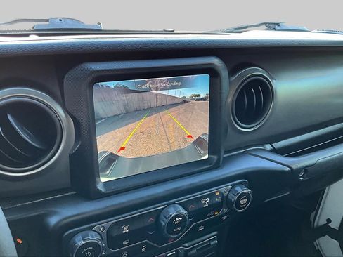 Used 2023 Jeep Gladiator Sport AWD/4WD image 29