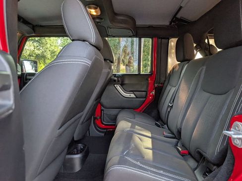 Used 2015 Jeep Wrangler Unlimited Sahara w/ Connectivity Group AWD/4WD image 14