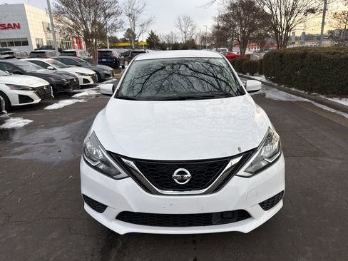 Used 2019 Nissan Sentra SV image 2