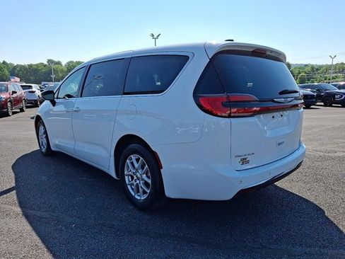 Certified 2024 Chrysler Pacifica Touring-L FWD image 4