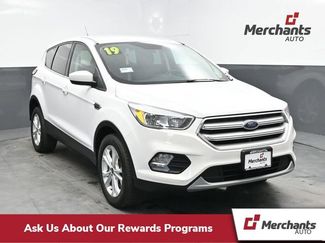 Used 2019 Ford Escape SE image 1