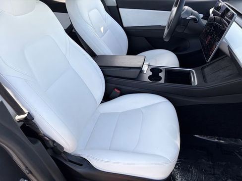 Used 2021 Tesla Model Y Long Range image 18