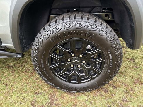 New 2025 Chevrolet Colorado Trail Boss w/ Off-Road Front Bumper Package image 8