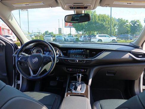 Used 2018 Buick Regal Essence w/ Driver Confidence Package #1 AWD/4WD image 24