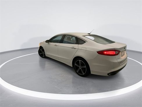 Used 2016 Ford Fusion SE w/ Equipment Group 202A image 2