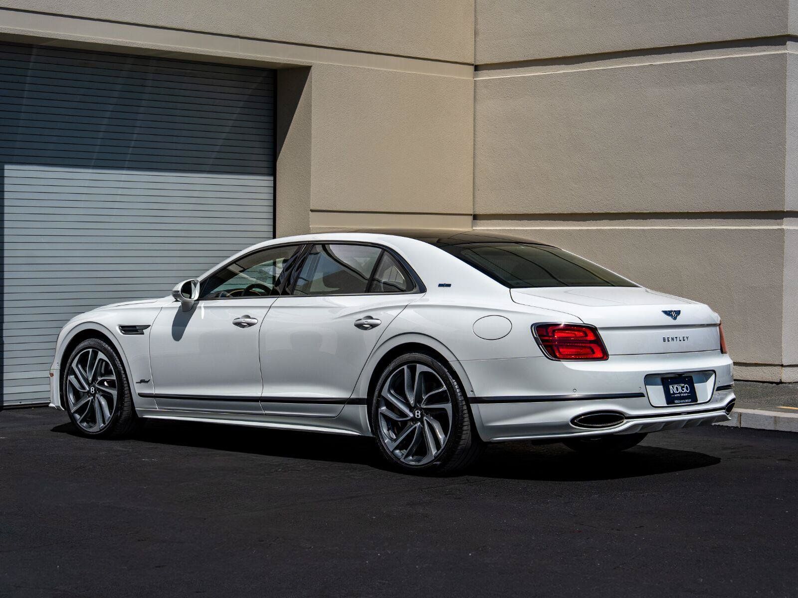 Used 2025 Bentley Flying Spur Plug-In Hybrid AWD/4WD image 5