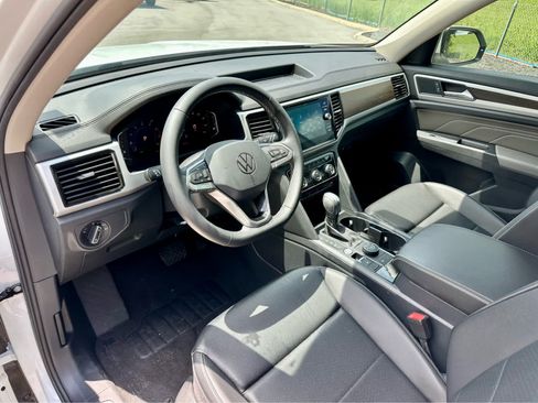 Used 2023 Volkswagen Atlas SE w/ Black Wheel Package AWD/4WD image 11