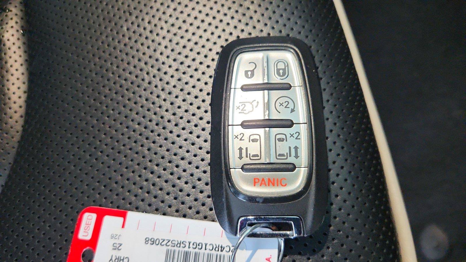 Used 2025 Chrysler Pacifica Limited FWD image 33