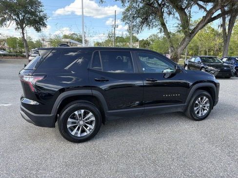 Used 2025 Chevrolet Equinox LT AWD/4WD image 2