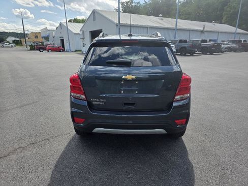 Used 2022 Chevrolet Trax LT w/ LT Convenience Package AWD/4WD image 6