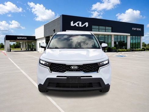 Used 2021 Kia Sorento LX FWD image 2