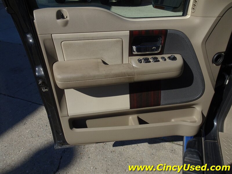 Used 2006 Lincoln Mark LT 2WD image 28