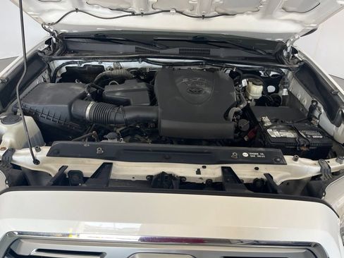 Used 2018 Toyota Tacoma Limited AWD/4WD image 9
