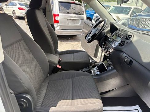 Used 2014 Volkswagen Tiguan S image 12