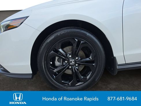 Used 2025 Honda Accord SE image 9