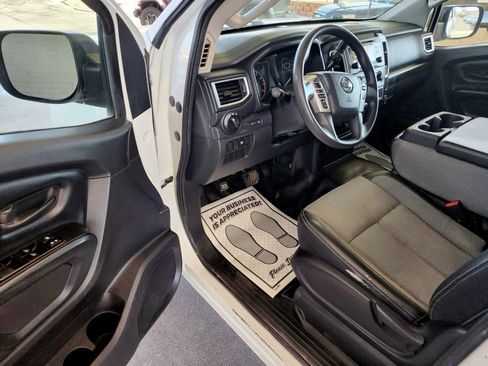 Used 2017 Nissan Titan S image 15