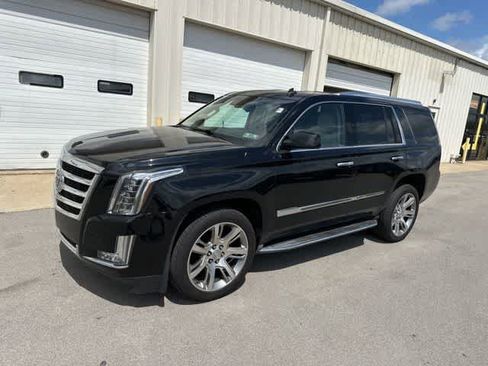 Used 2015 Cadillac Escalade Luxury AWD/4WD image 14