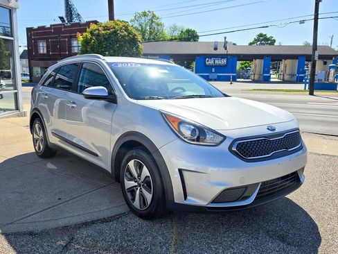 Used 2017 Kia Niro LX FWD image 7