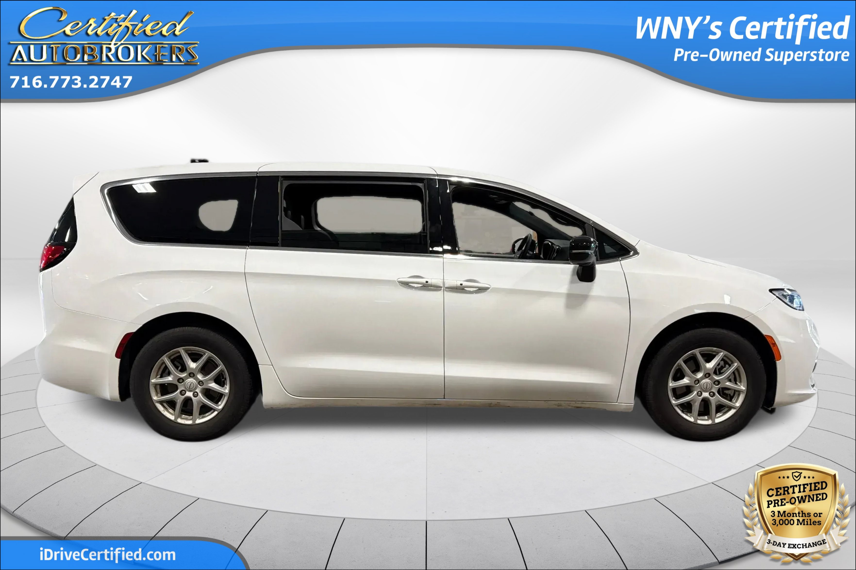 Used 2026 Chrysler Pacifica Select FWD image 4