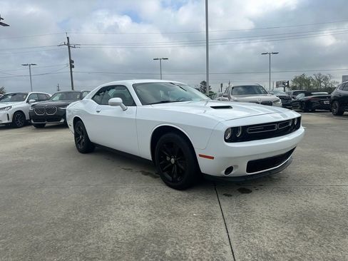 Used 2023 Dodge Challenger SXT image 3