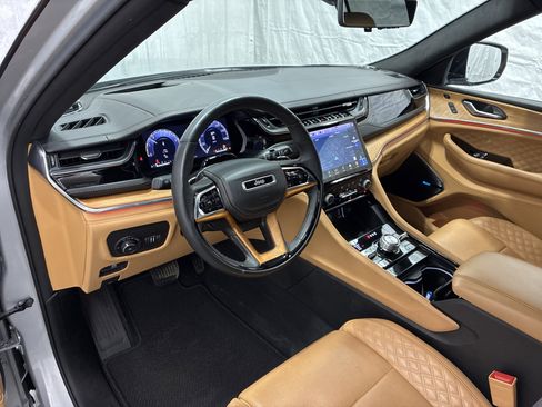 Certified 2025 Jeep Grand Cherokee L Summit AWD/4WD image 16