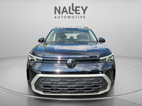 Certified 2025 Volkswagen Taos SE image 8