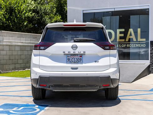 Used 2024 Nissan Rogue SV FWD image 13