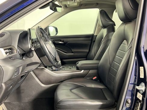 Used 2021 Toyota Highlander XLE image 15